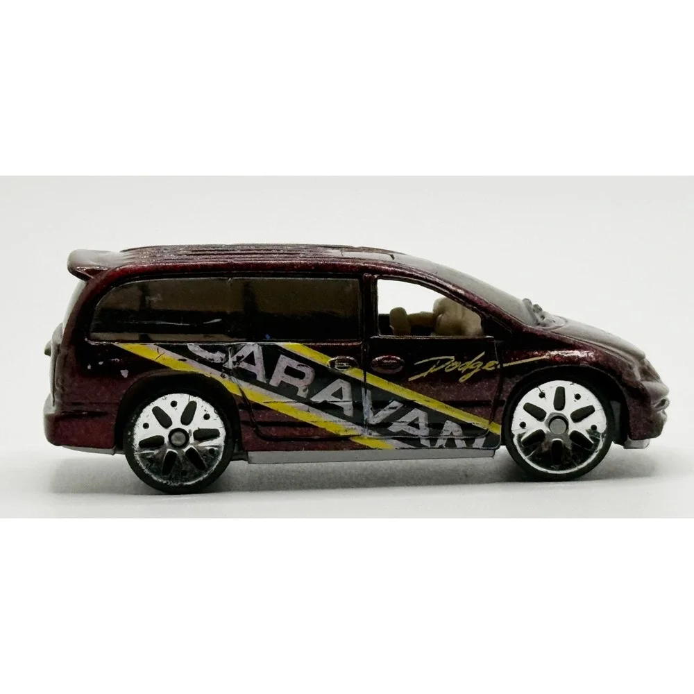 HOT WHEELS DODGE CARAVAN MAROON 1:64 DIECAST 3